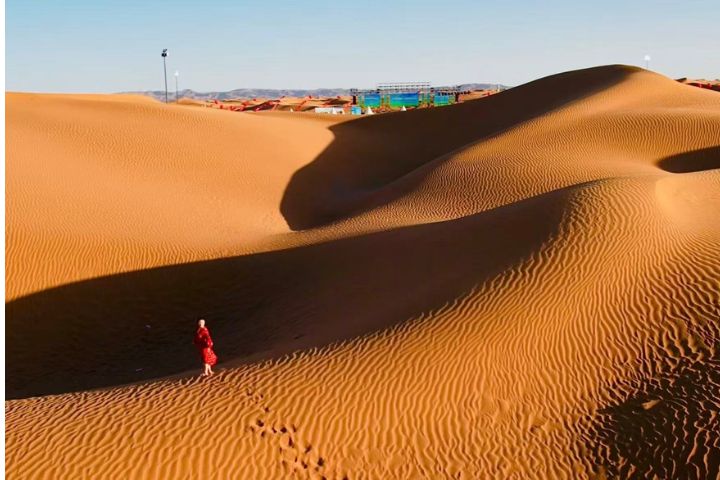 從帳篷迎接日出,也成為許多旅客最難忘的旅行回憶。圖/記者陳思豪攝