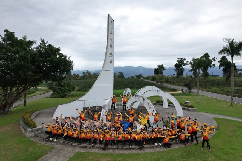 北回歸線碑合影。圖/記者陳思豪攝