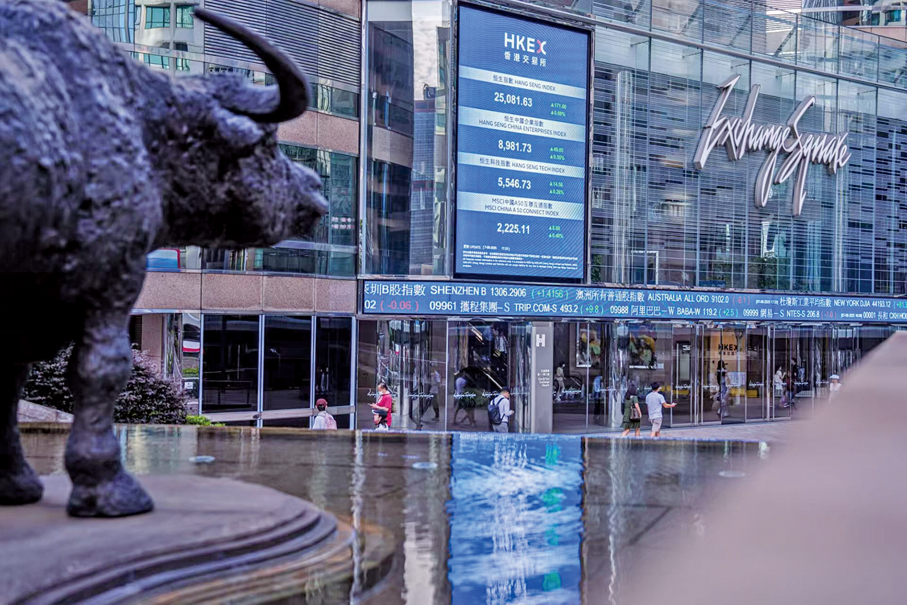 受美以攻擊伊朗事件影響，港股今不敵沈重賣壓，至上午10點半，盤勢下跌700餘點。圖／取自香港文匯網