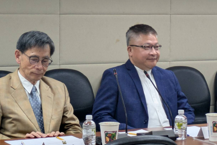 鼎營集團主席高鼎宸(右)、台大國發所教授張志銘(左)也獲聘國政顧問。圖 /記者高陸攝影