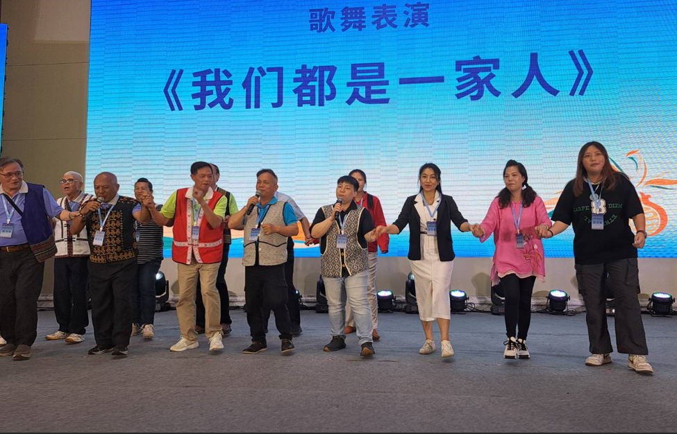 台灣原住民代表16日在福州的兩岸少數民族交流活動晚宴上表演傳統歌舞。圖/記者宋秉忠攝