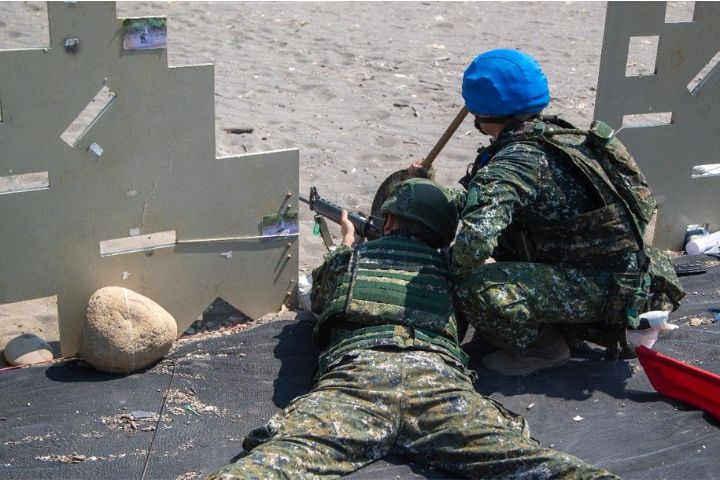 教召部隊實施步槍實彈射擊。圖/第三作戰區提供