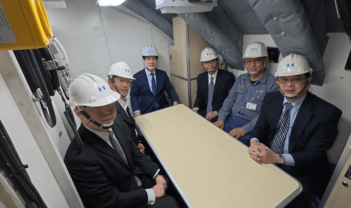 總統賴清德登上海鯤艦，總統府會後釋出畫面，海鯤艦內部空間也首度對外曝光。圖/總統府提供