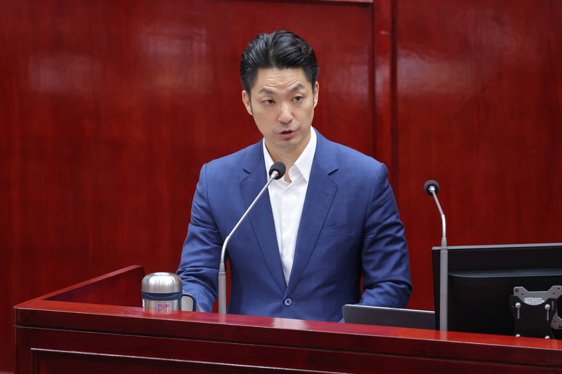 台北市長蔣萬安在市議會上答詢。圖／中央社