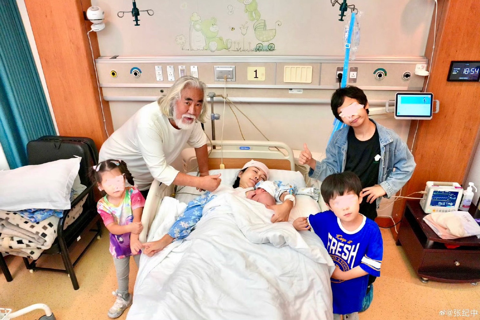張紀中與杜星霖育有3個孩子，另有一名名叫馬丁的混血兒子，為其妻在婚前透過試管方式所生。圖/取自張紀中微博