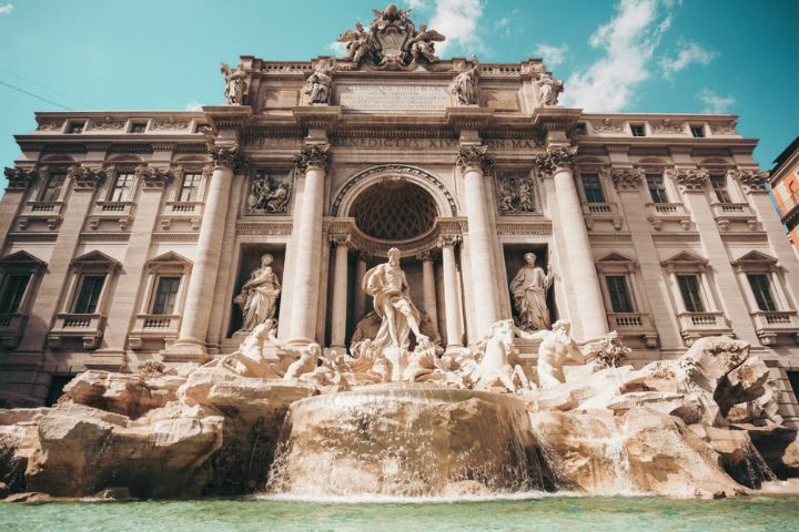 俗稱許願池的特雷維噴泉，未來遠觀依然免費，若想近距離靠近、投下心願，則需購買每人2歐元的門票，讓這一刻的許願，更顯珍貴。/圖/開元周遊提供