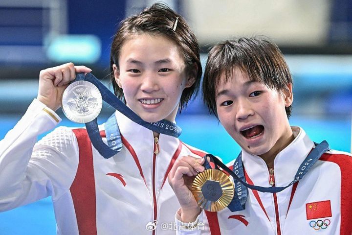 2024年巴黎奧運奪金的全紅嬋(右)與獲得銀牌的陳芋汐(左)。圖/取自北青體育微博