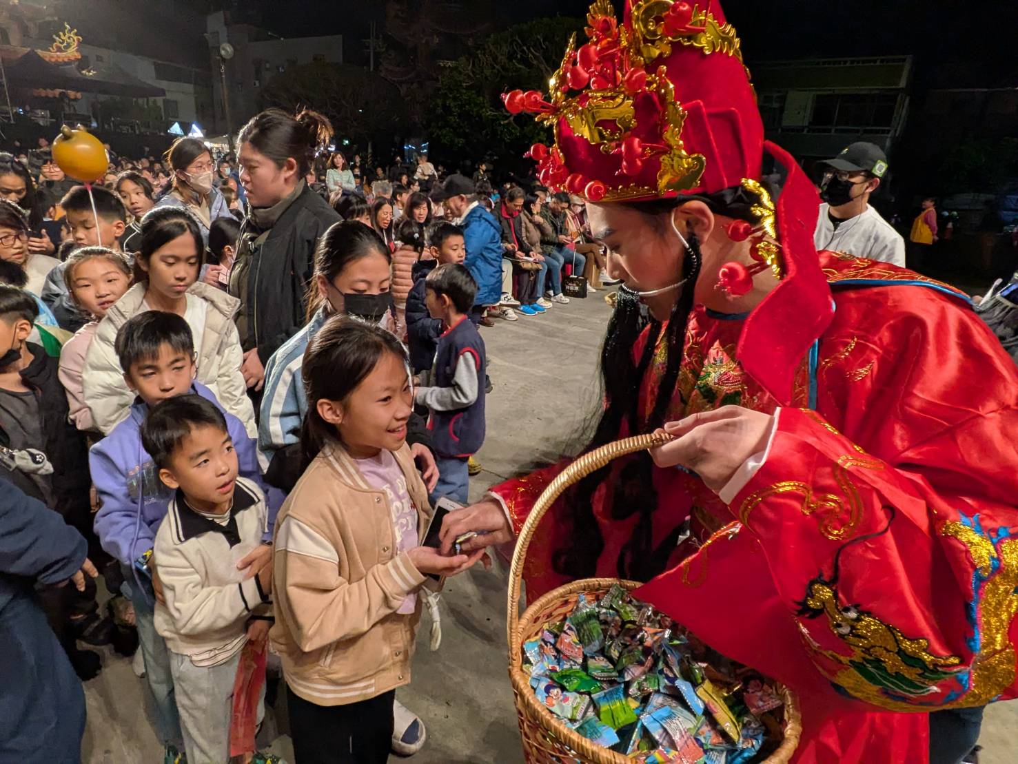 農曆年關將近，紙風車也帶來財神爺送祝福。圖/紙風車提供