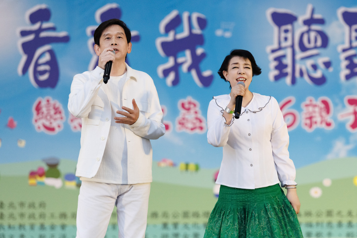 〈聽見幸福〉板城愛鄰感恩音樂會陣容吸睛-圖為三金歌王殷正洋與聲樂家簡文秀二重唱。圖/取自億光文化基金會
