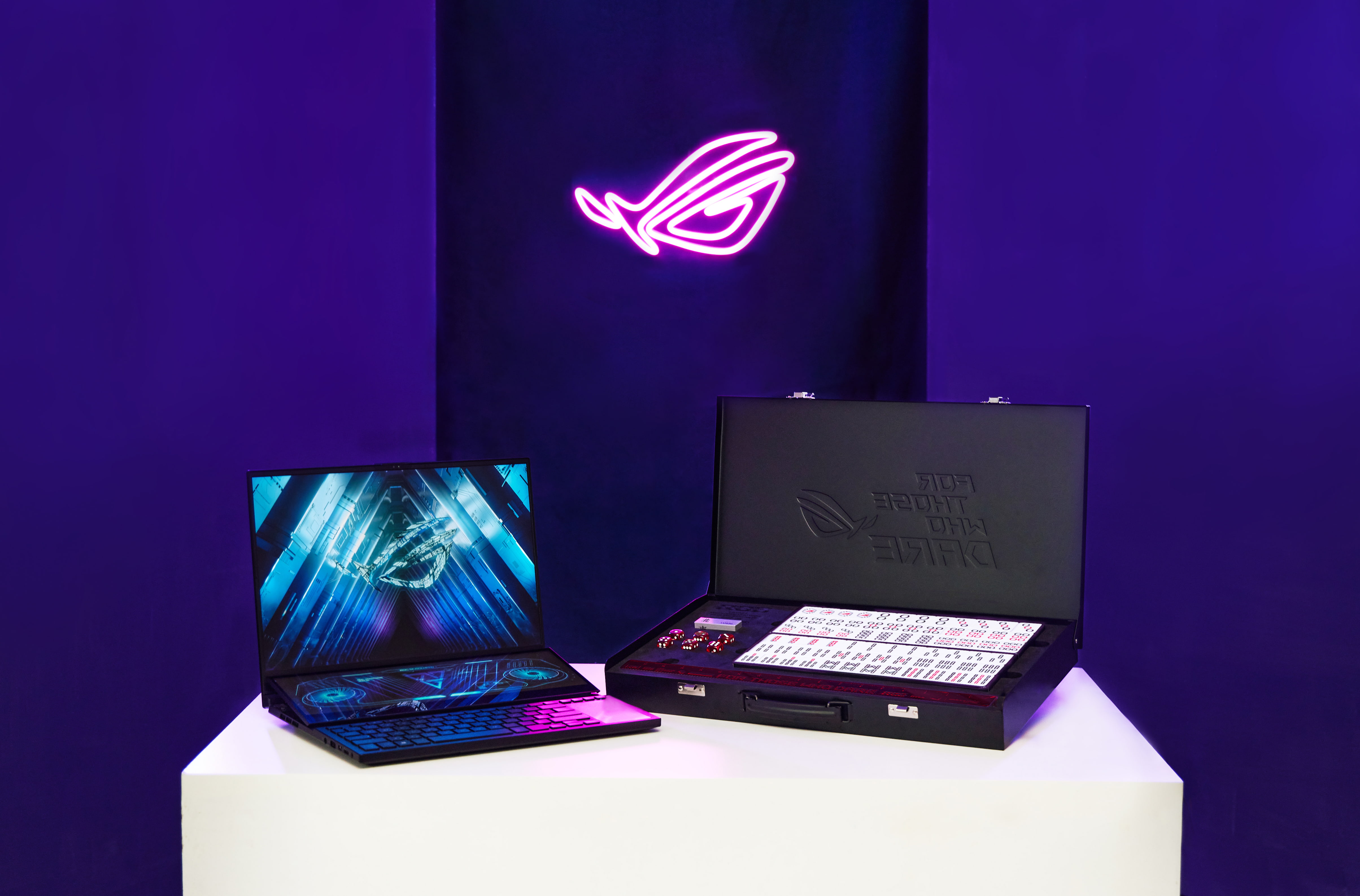 1月底前，購買ROG Zephyrus Duo 16 (GX650PY)或ROG Zephyrus G14 (GA402XZ)電競筆電，登錄送「ROG漂浮麻將」星際黑限定版。圖/華碩提供