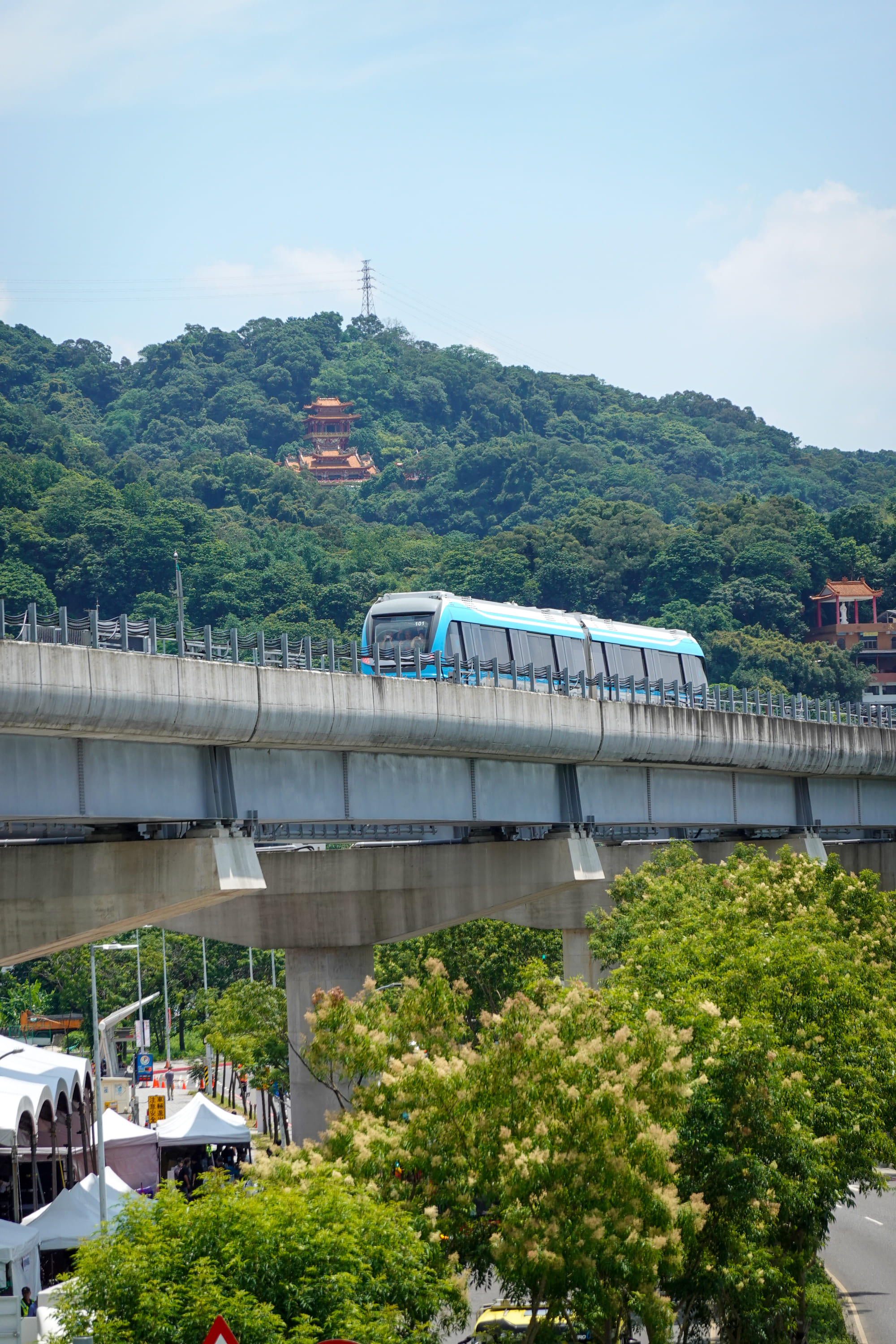 新北捷運三鶯線今日舉行通車典禮，全線共12座車站正式投入營運。圖/記者黃楚甯攝
