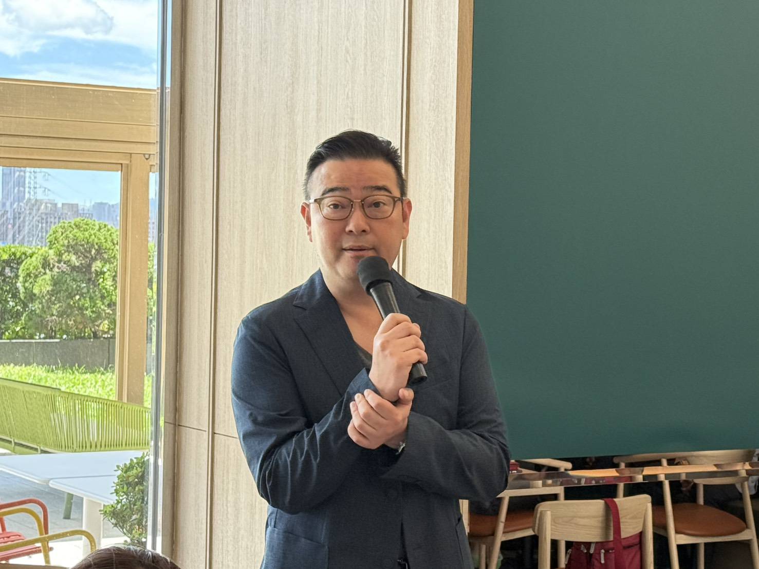 Two Tails Hotels董事長馮傑於媒體見面會致詞。圖/Two Tails Hotel Luzhou 提供