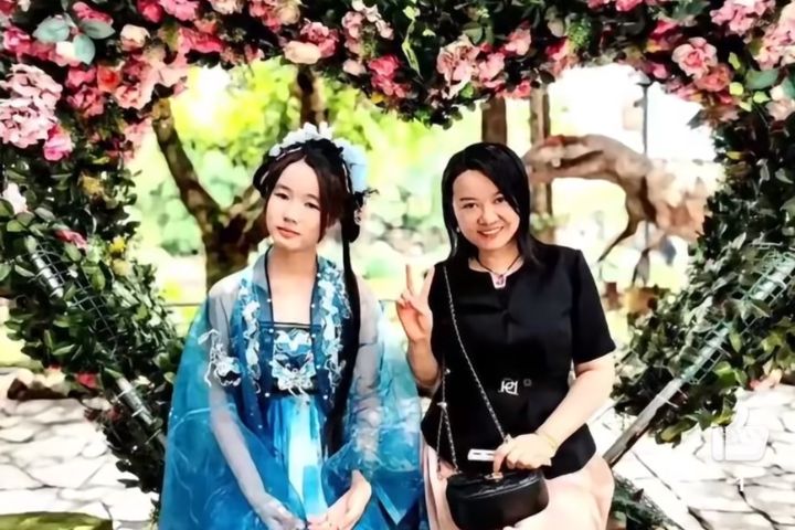 媽媽何欣桐重新讀書的過程,也悄悄影響了女兒。圖/取自影片