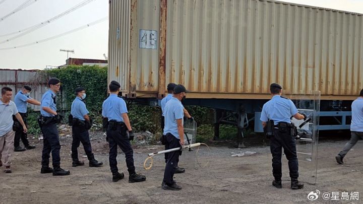 香港過去每年捕捉的流浪犬曾達數萬隻,近年已降至約400隻。圖/取自財新網
