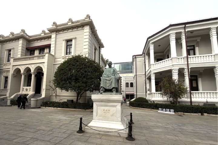 矗立在天津義式風情街一隅的梁啓超故居紀念館,成為遊客認識中國近代思想史的重要窗口。圖/記者陳素貞攝