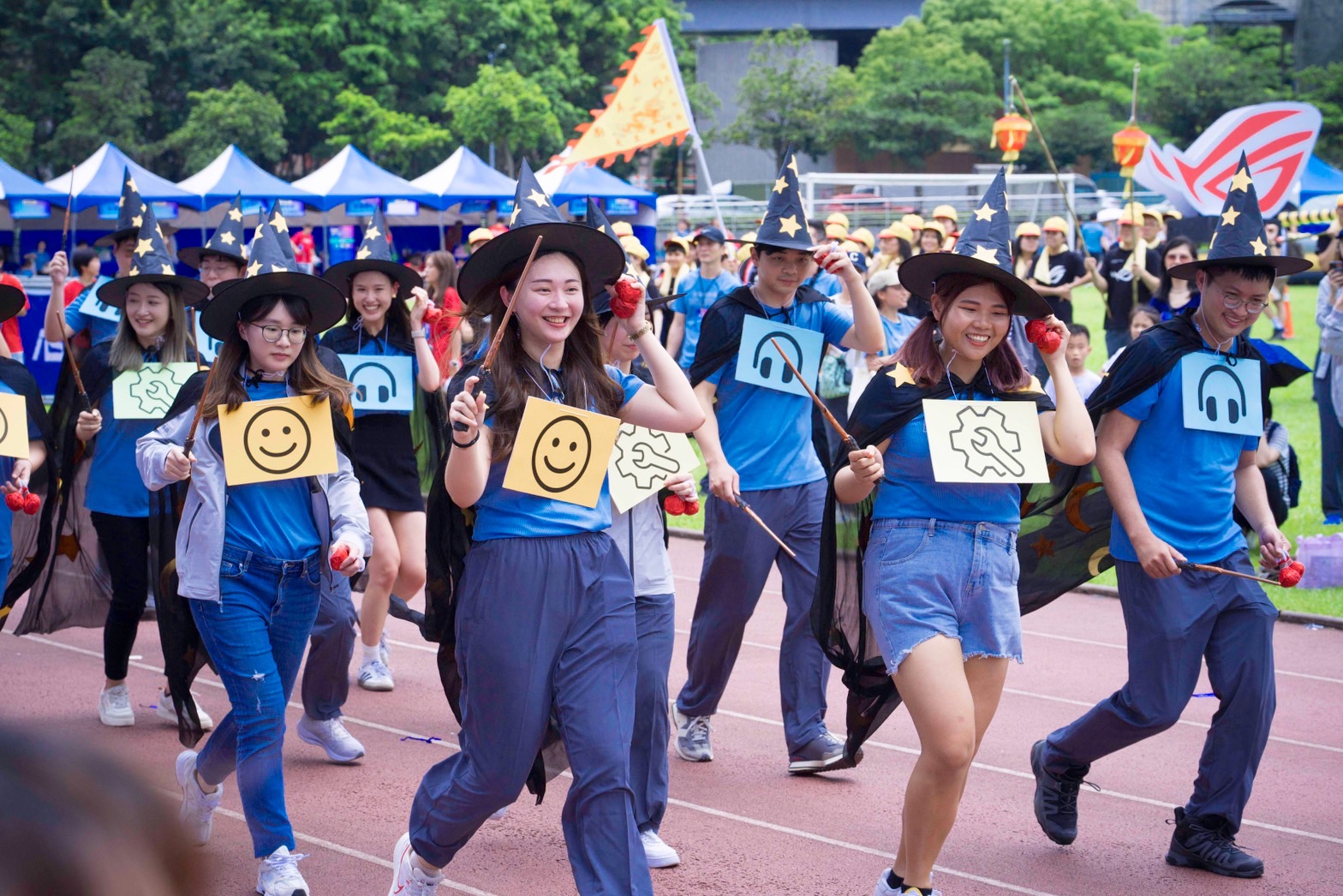 華碩成立35周年，5月4日盛大舉行運動家庭日，現場湧入近萬名同仁，攜家帶眷共襄盛舉。