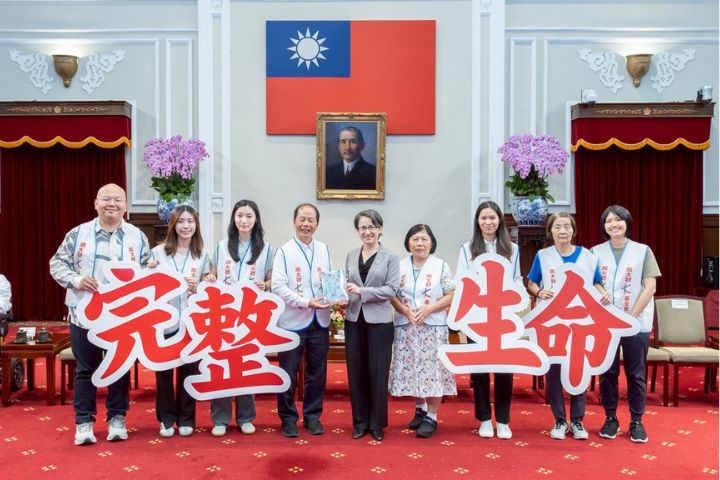 副總統蕭美琴在致詞中肯定周大觀文教基金會長期推動生命教育。圖/周大觀文教基金會