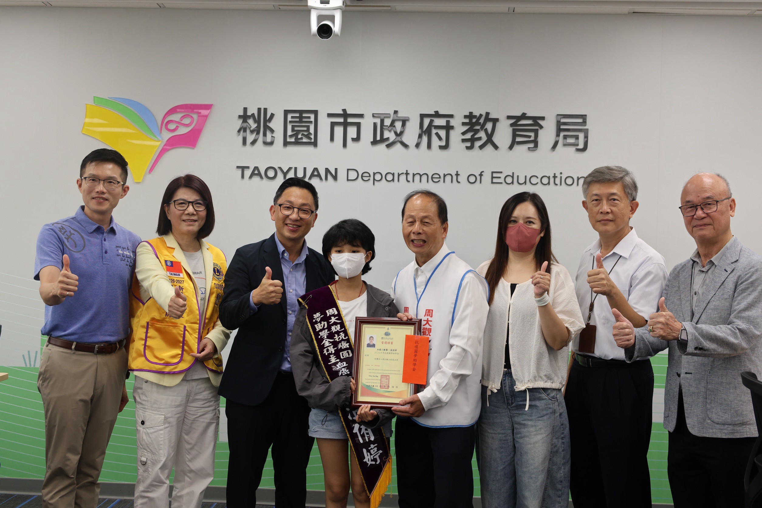 周大觀文教基金會今日上午在桃園市政府舉辦「亟盼還有明天—立志心理師的癌末淋巴癌勇士等會師活出勝利」活動。圖/周大觀文教基金會提供