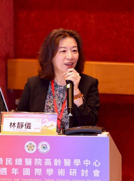 衛福部次長林靜儀面對事後避孕藥管理改革,受訪時說「別跟沒戴保險套的男人上床」,引爆妓怒火。圖/取自林靜儀臉書