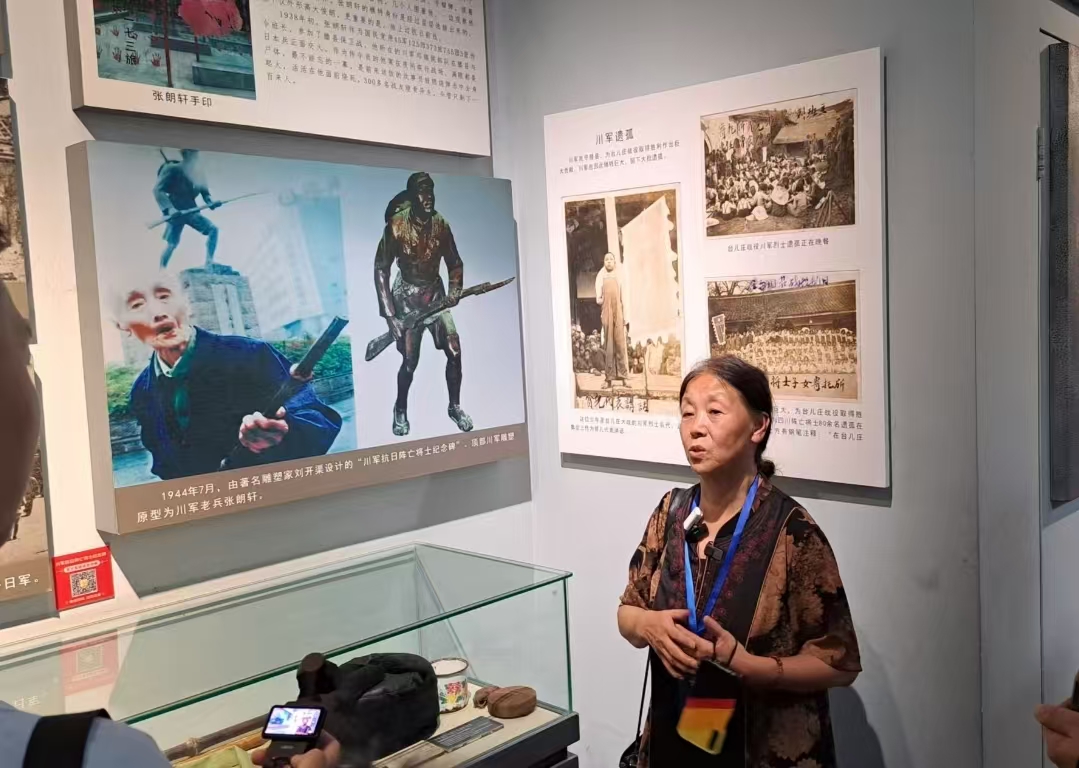 川軍抗日陣亡將士紀念碑雕像原型張朗軒之女張光秀。圖/記者宋秉忠攝