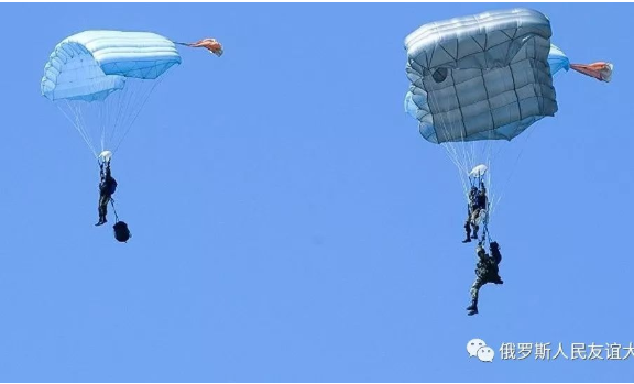 俄軍D-10P型降落傘。圖/取自大陸公眾號
