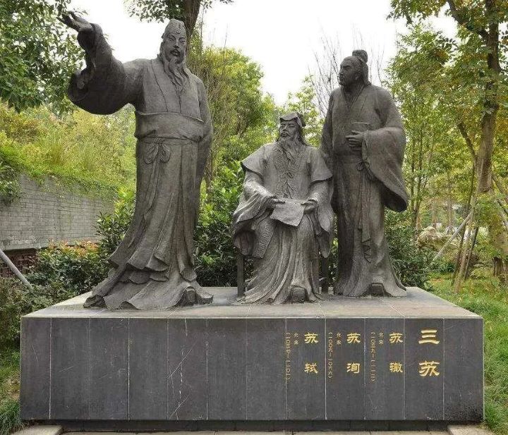 四川,自古是詩歌富地。三蘇父子從眉山出發,把宋詞的月色與鄉愁寫進了中國文學史。圖為四川三蘇祠塑像。圖/取自川觀新聞