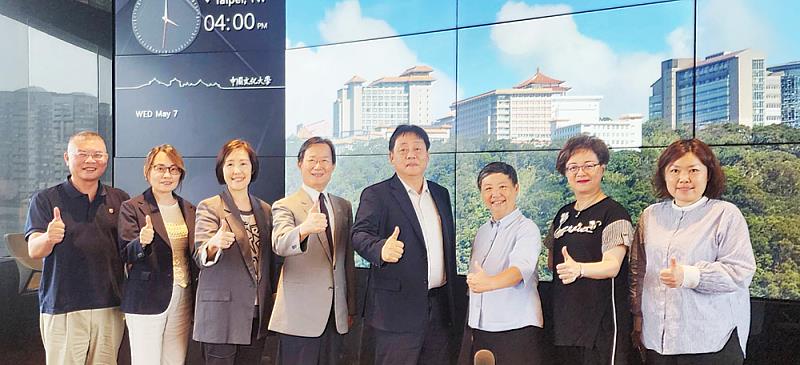文化大學與長照專協成立策略聯盟培育長照人才。圖／文化大學提供