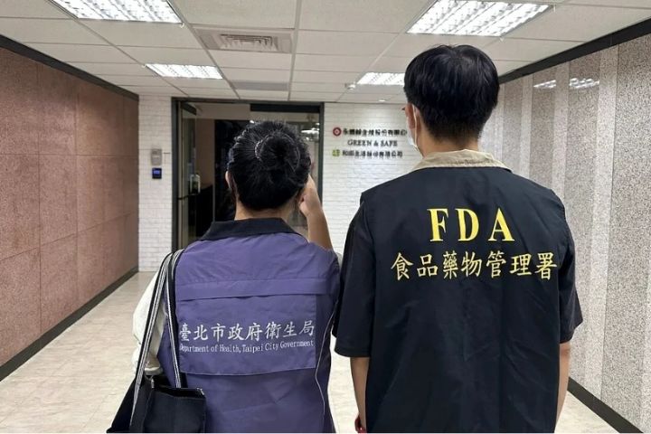 台北市衛生局29日接獲永豐餘自主通報,第一時間會同食藥管署稽查該公司及其供應商威加國際。圖/北市衛生局提供
