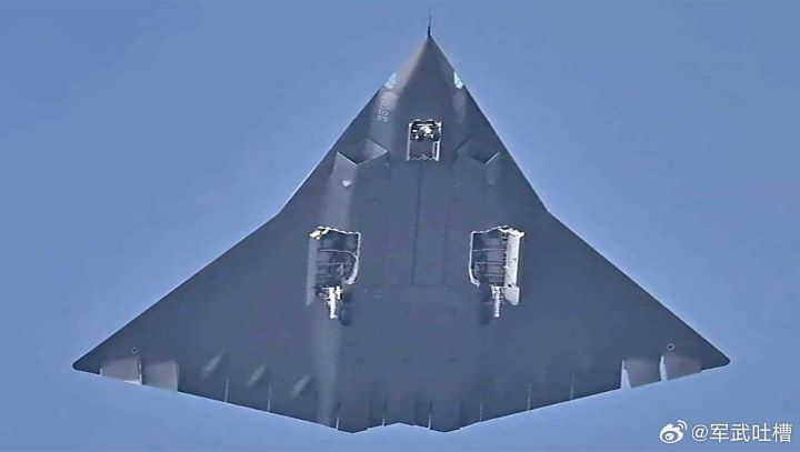 大陸新一代戰機殲-36，是否會在珠海航展亮相，備受關注。圖/取自軍武吐槽微博