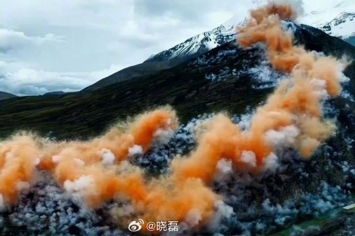 始祖鳥與蔡國強團隊強調，煙花所用彩色粉為生物可降解材料。圖/取自曉磊微博