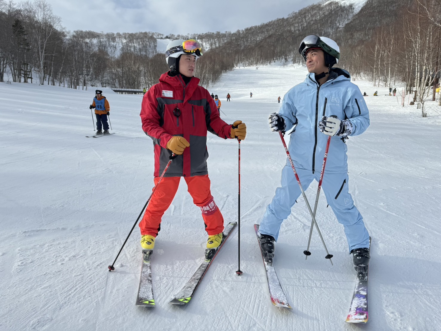 融融(吳宇堯)在北海道滑雪，以自身經驗告訴大家一定要找滑雪教練。圖/緯來育樂台提供
