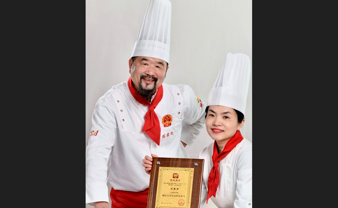 福州「同利肉燕」第四代傳承人陳君凡(左)與第五代傳承人陳燕君(右)。圖/業者提供