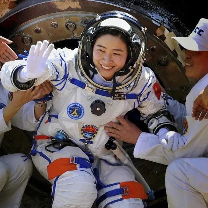 2012年，執行神舟九號任務的女太空人劉洋，她在太空中生活了大約兩周的時間。圖/取自中國國家航天局