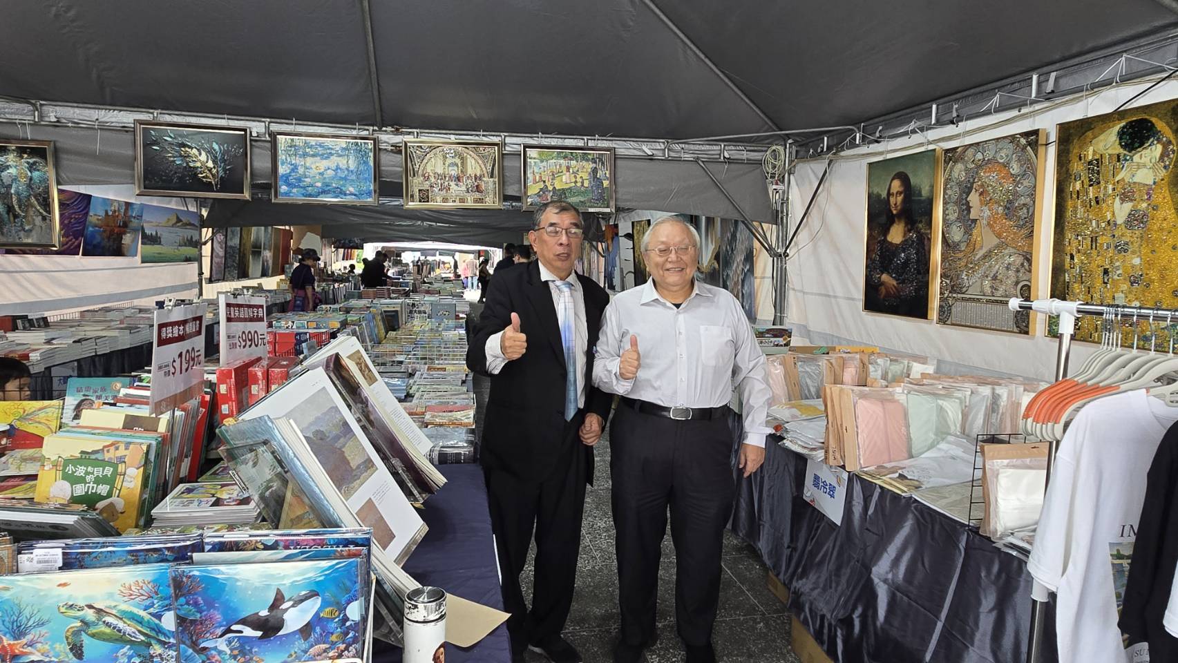 中華民國圖書出版事業協會理事長楊蓮福（左）和文鶴出版社董事長張富恭（右）。圖/記者宋秉忠攝