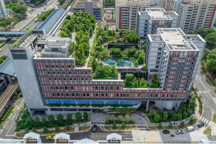 新加坡第一座樂齡組屋海軍村（Kampung Admiralty)獲得當地長者們歡迎。圖/童振源提供