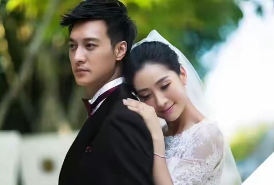  陶昕然與丈夫何建澤的結婚照，甜蜜情景已成過往。圖/取自微博