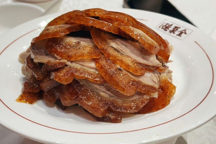 除了財報上的壓力，全聚德還面臨消費者口碑下滑的現實挑戰。圖