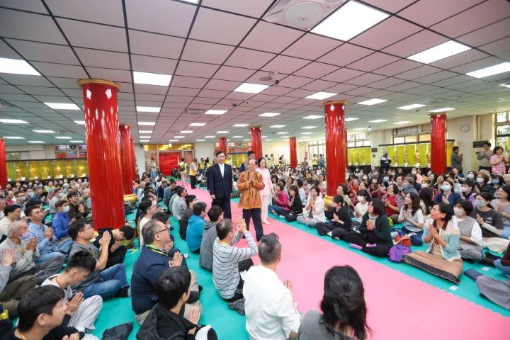 關西藥師佛禪寺16日舉辦藥師佛聖誕法會,恭請禪宗第八十五代宗師悟覺妙天禪師親自主持,開示說法。圖/關西藥師佛禪寺提供