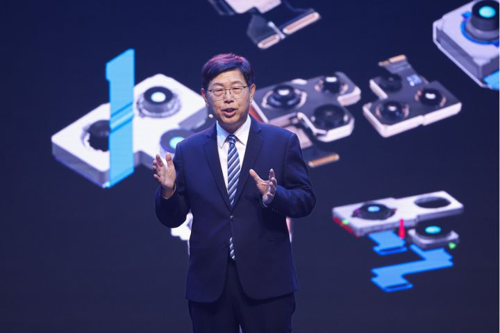 2025鴻海科技日（HHTD 25）21日在台北南港展覽館1館盛大登場，鴻海董事長劉揚偉（圖）帶來主題演講，為活動揭開序幕。圖/中央社