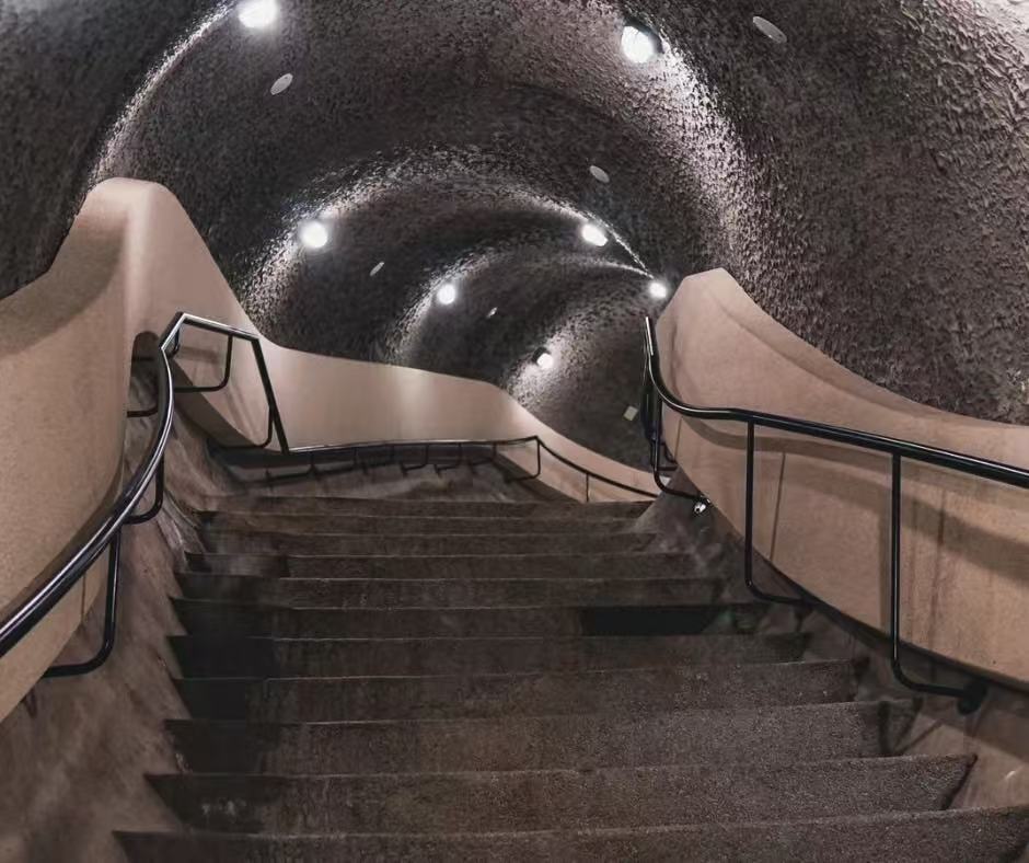 專人導覽帶領走入東密道,探索圓山的歷史軌跡,揭開昔日國賓秘密通道與時光走廊的神秘面紗。圖/圓山大飯店提供