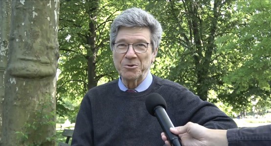 第五屆唐獎永續發展獎得主傑佛瑞.薩克斯(Jeffrey Sachs)。圖/擷取自唐獎教育基金會 YouTube 影片