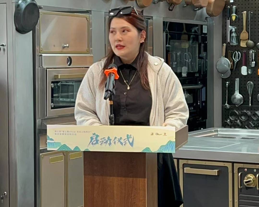 台青美食創客陳韻如23日在「掌上蜀show」活動上分享到四川創業故事。圖/記者郭瑩菡攝