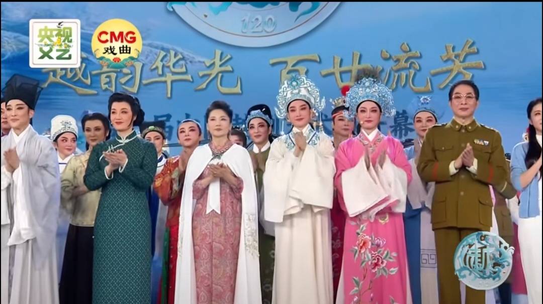 晚會最後在歌曲《百念》的悠揚旋律中落下帷幕。圖/取自央視《看台海》