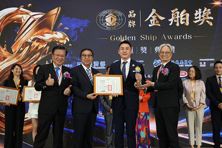得獎品牌「蕃茄廚具」豪葳實業有限公司副總經理陳冠豪（右二）接受表揚。圖／中華民國全國商業總會 提供