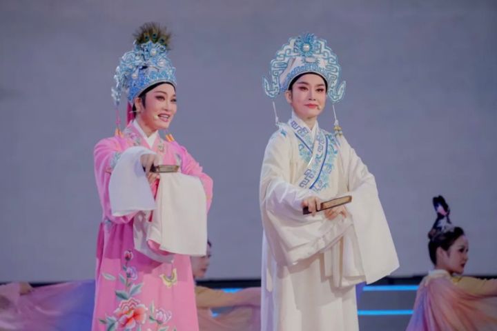 越劇120周年晚會集結全中國大陸16家專業越劇院團，超過百位老中青三代越劇演員共同參演。圖/取自《看台海》