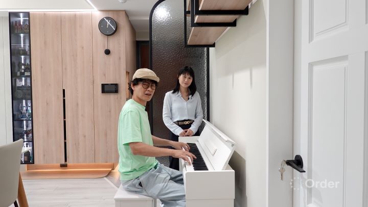 參觀完歐德設計師打造的日式風新居，讓黃鐙輝直呼「太舒服！不想回家了」。圖/歐德提供