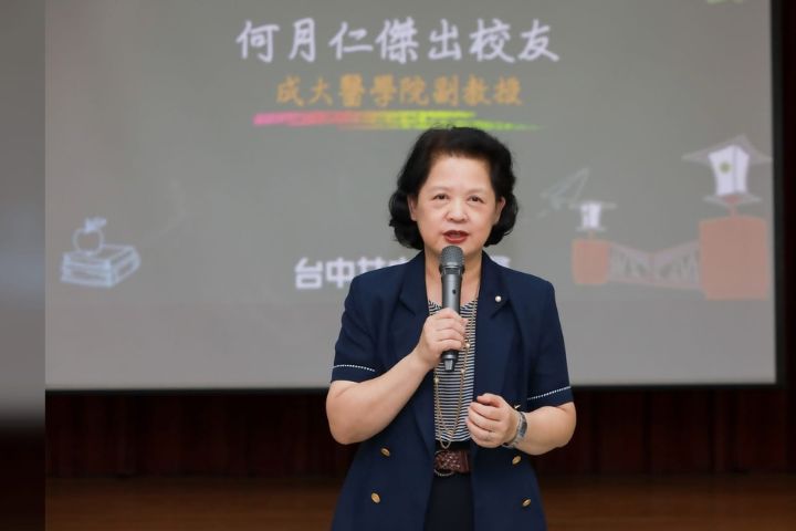 投身醫學教育近四十年，國立成功大學醫學院教授何月仁，深刻體會到教育的本質並非灌輸知識，而是喚醒靈魂。圖/取自陳碧涵臉書