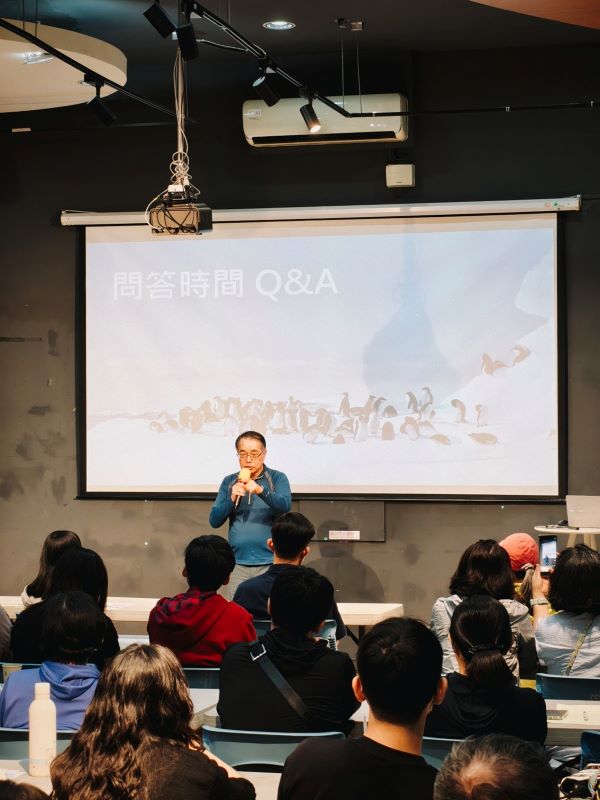 卓建棠在「南極探索分享會」回應觀眾提問。圖/勁旅遊提供