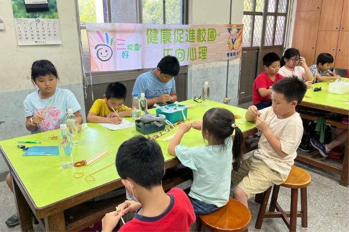 張倉凱希望孩童們能在生活中具體實踐「說好話、做好事、存好心」，並在過程中累積自信與歸屬感。圖/取自陳碧涵臉書