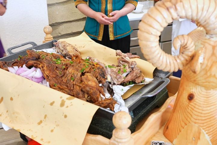 在寧夏，說到「最上等待客的菜」，答案一定是全羊宴。圖/記者陳思豪攝